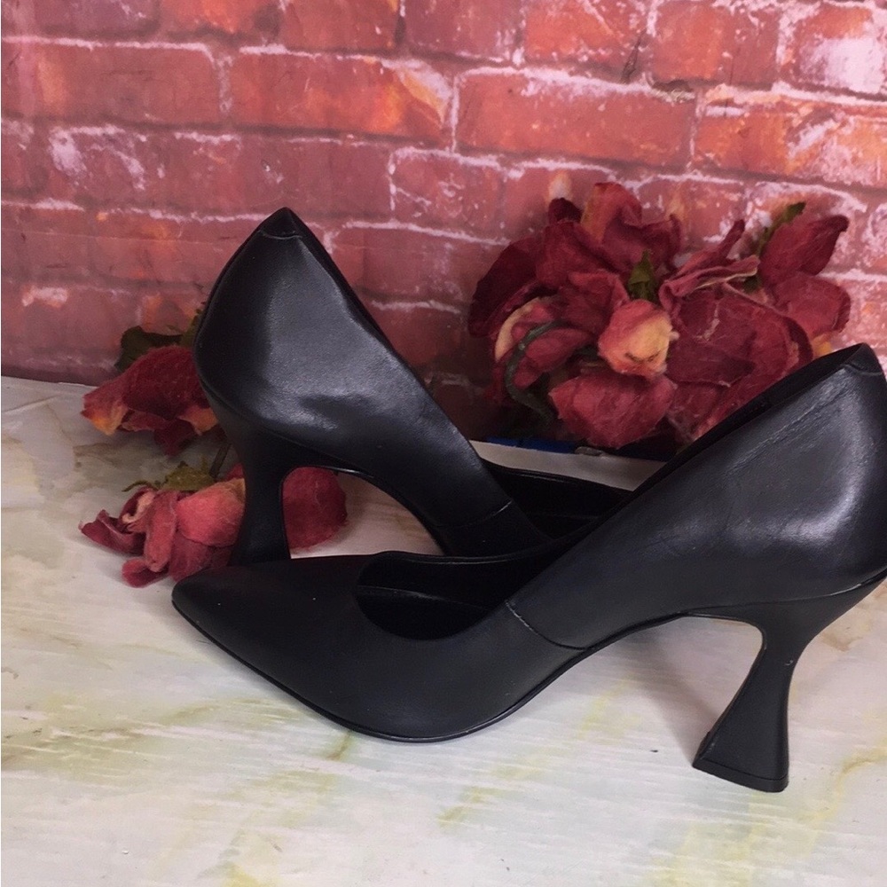 Steve Madden Black Leather Granny Pumps - Picture 5 of 11